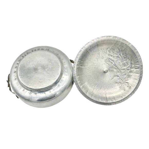 Vintage Covered Dish Hand-Hammered Aluminum Tulip Pattern...